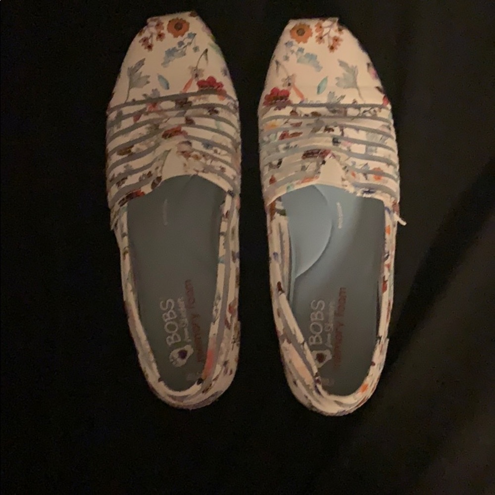 Sketchers White Slip Ons